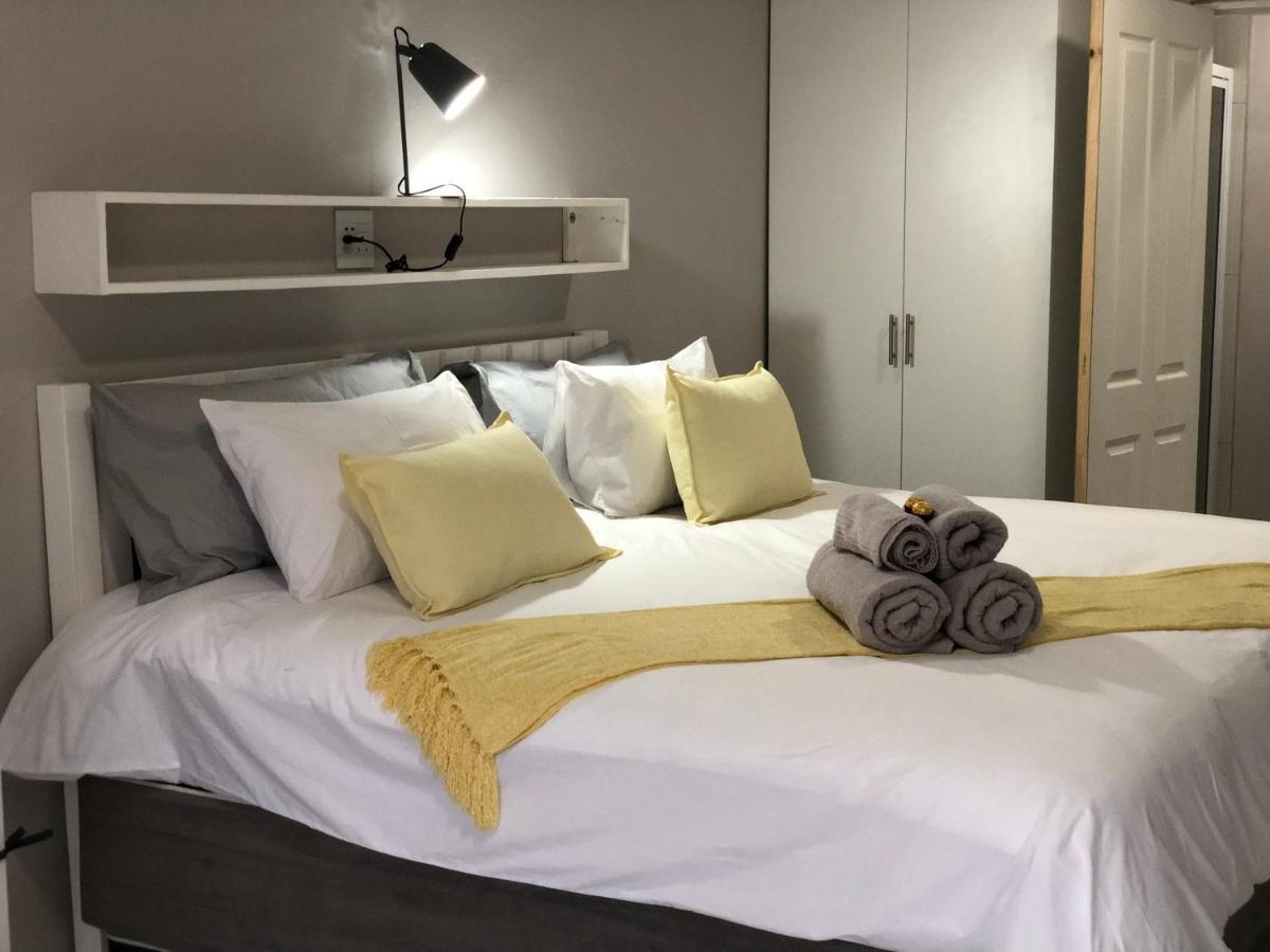 Second Best Accommodation East London Exteriör bild