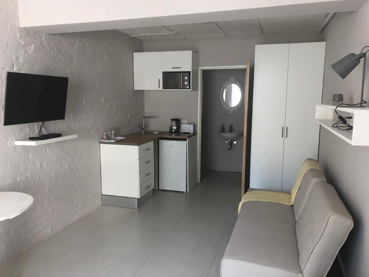 Second Best Accommodation East London Exteriör bild