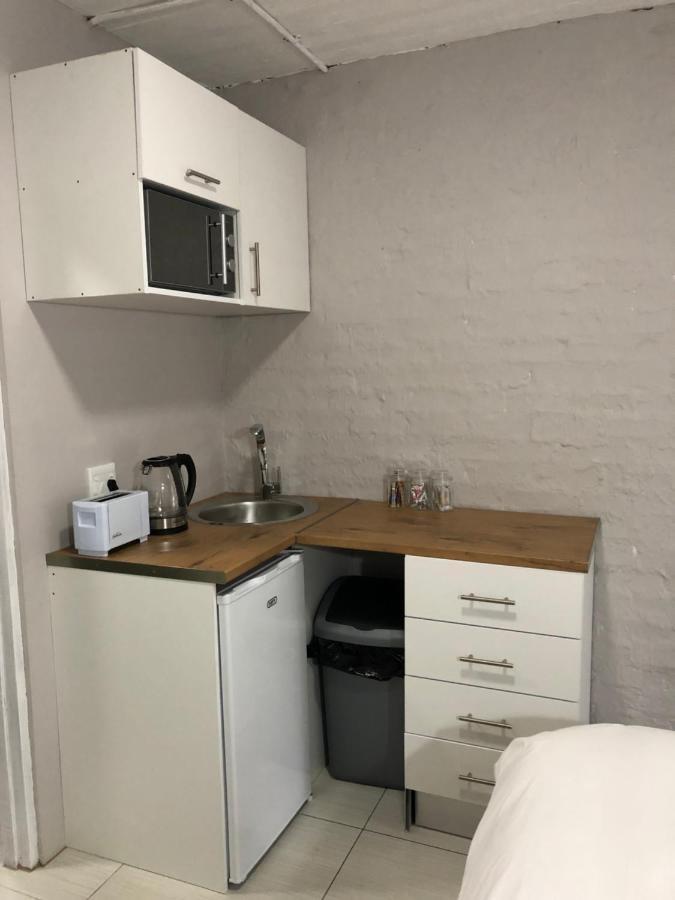 Second Best Accommodation East London Exteriör bild
