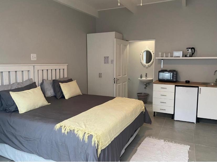 Second Best Accommodation East London Exteriör bild