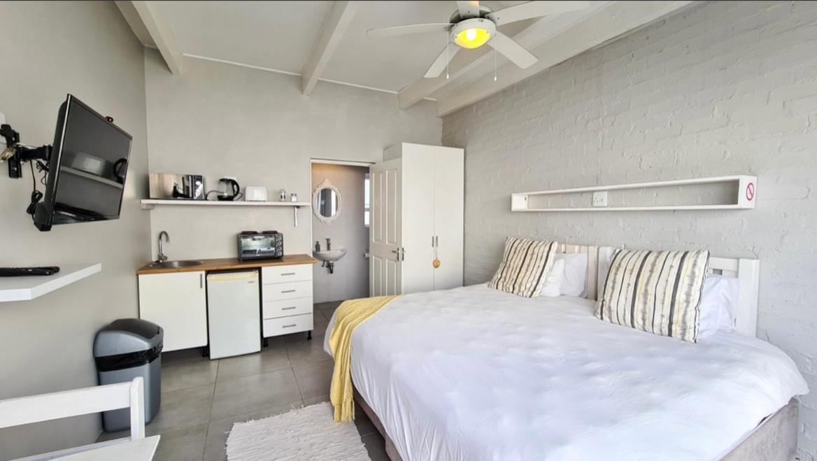 Second Best Accommodation East London Exteriör bild