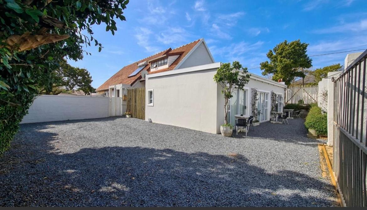 Second Best Accommodation East London Exteriör bild